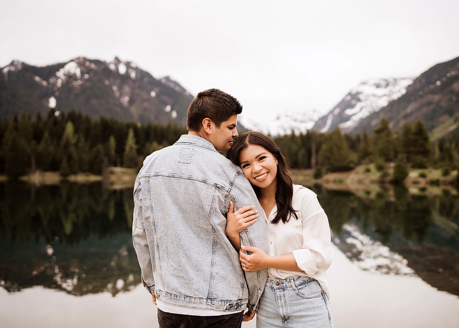 Seattle Engagement Session at Gold Creek Pond | Kelly O'Connor Photography | Destination Wedding Photography | couples portraits, casual outfits for engagement session, blue jean outfits for engagement session | via kellyoconnorphotography.com