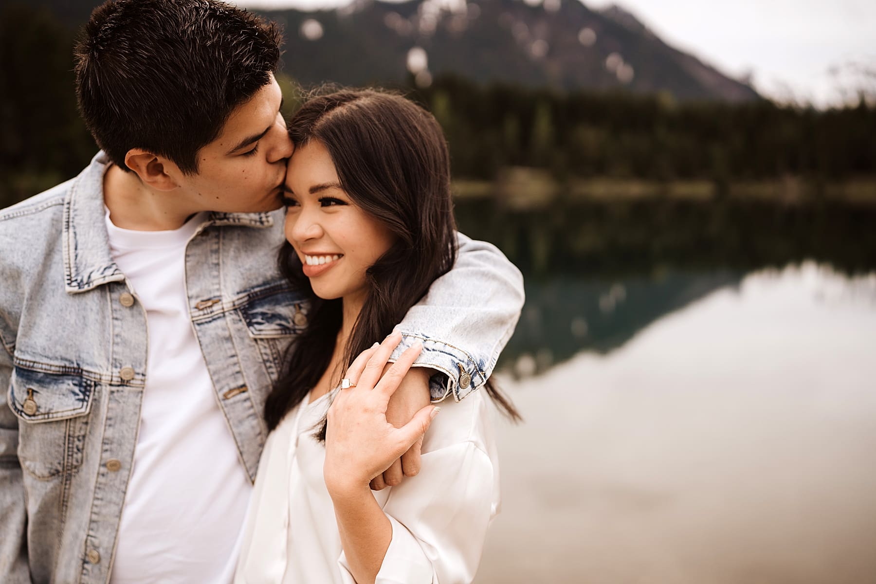 Seattle Engagement Session at Gold Creek Pond | Kelly O'Connor Photography | Destination Wedding Photography | couples portraits, casual outfits for engagement session, blue jean outfits for engagement session | via kellyoconnorphotography.com