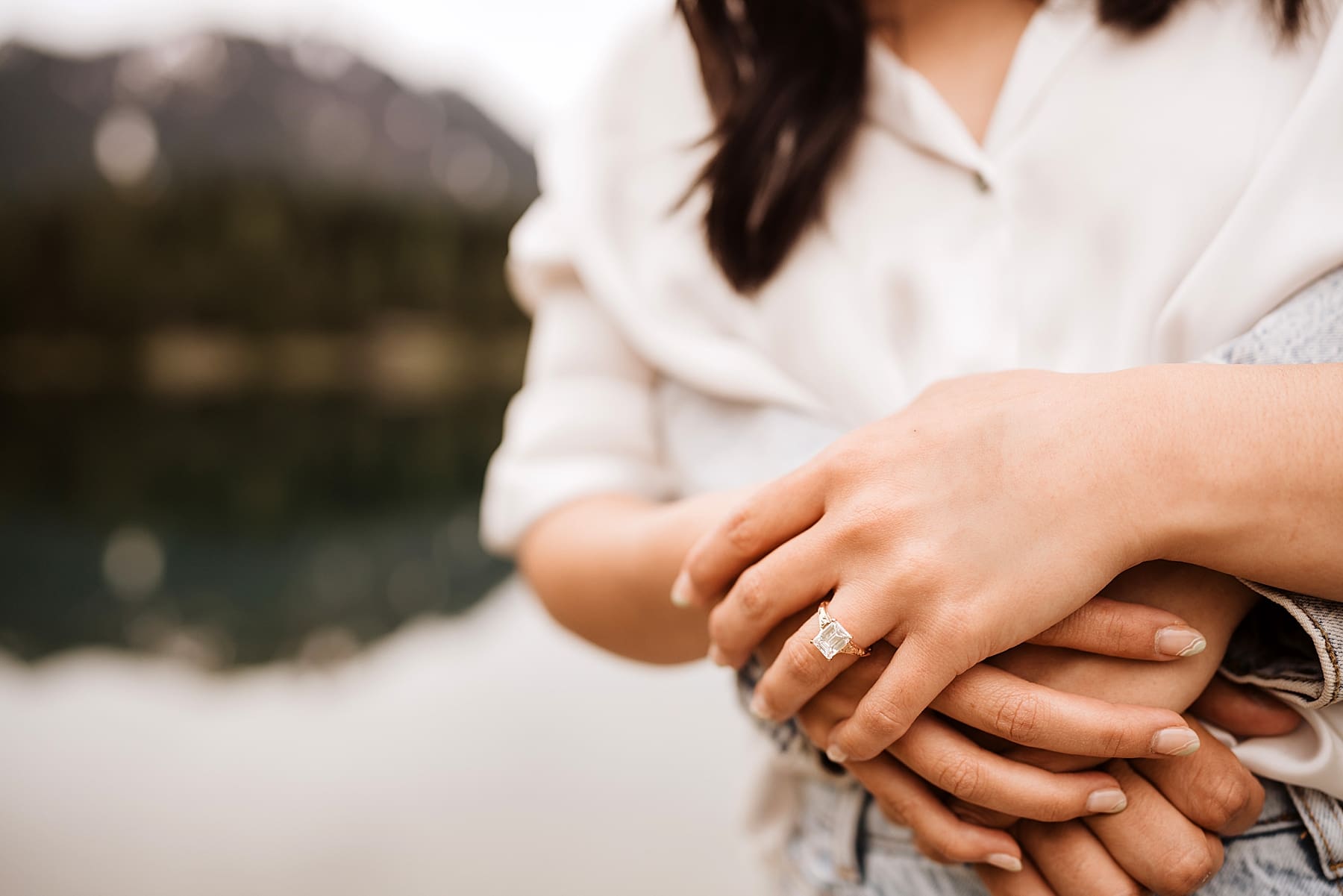 Seattle Engagement Session at Gold Creek Pond | Kelly O'Connor Photography | Destination Wedding Photography | couples portraits, casual outfits for engagement session, blue jean outfits for engagement session | via kellyoconnorphotography.com