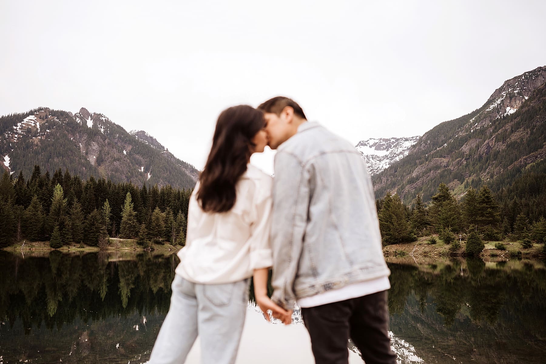 Seattle Engagement Session at Gold Creek Pond | Kelly O'Connor Photography | Destination Wedding Photography | couples portraits, casual outfits for engagement session, blue jean outfits for engagement session | via kellyoconnorphotography.com