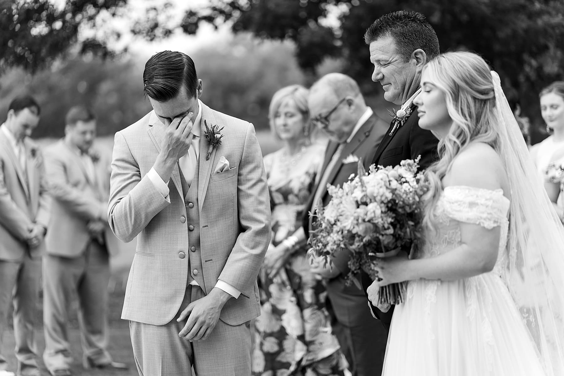 Prospect House wedding ceremony in spring | Kelly O'Connor Photography | Austin Wedding Photographer | Prospect House Wedding Day | edgy wedding ideas, bride in converse | via kellyoconnorphotography.com