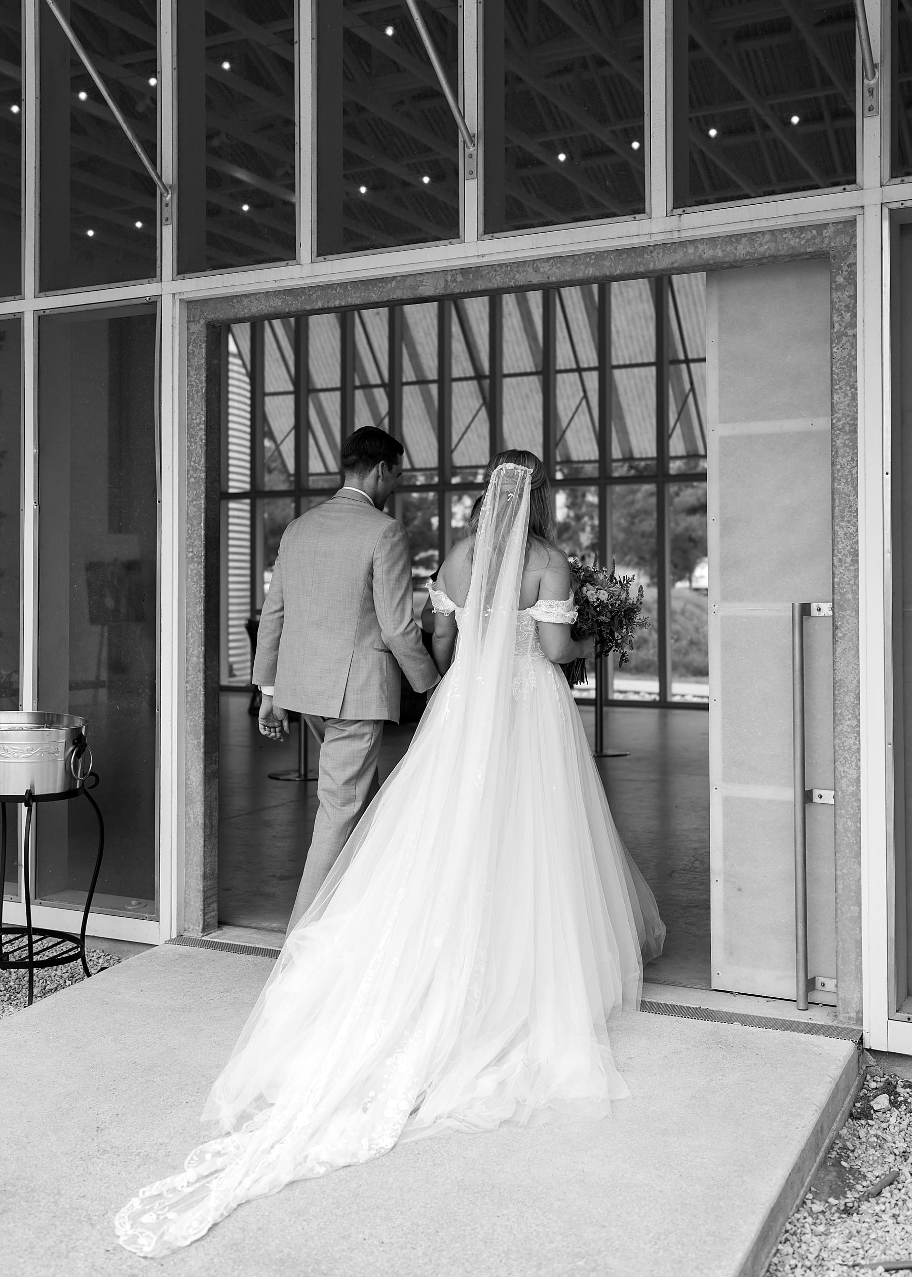 Prospect House wedding ceremony in spring | Kelly O'Connor Photography | Austin Wedding Photographer | Prospect House Wedding Day | edgy wedding ideas, bride in converse | via kellyoconnorphotography.com