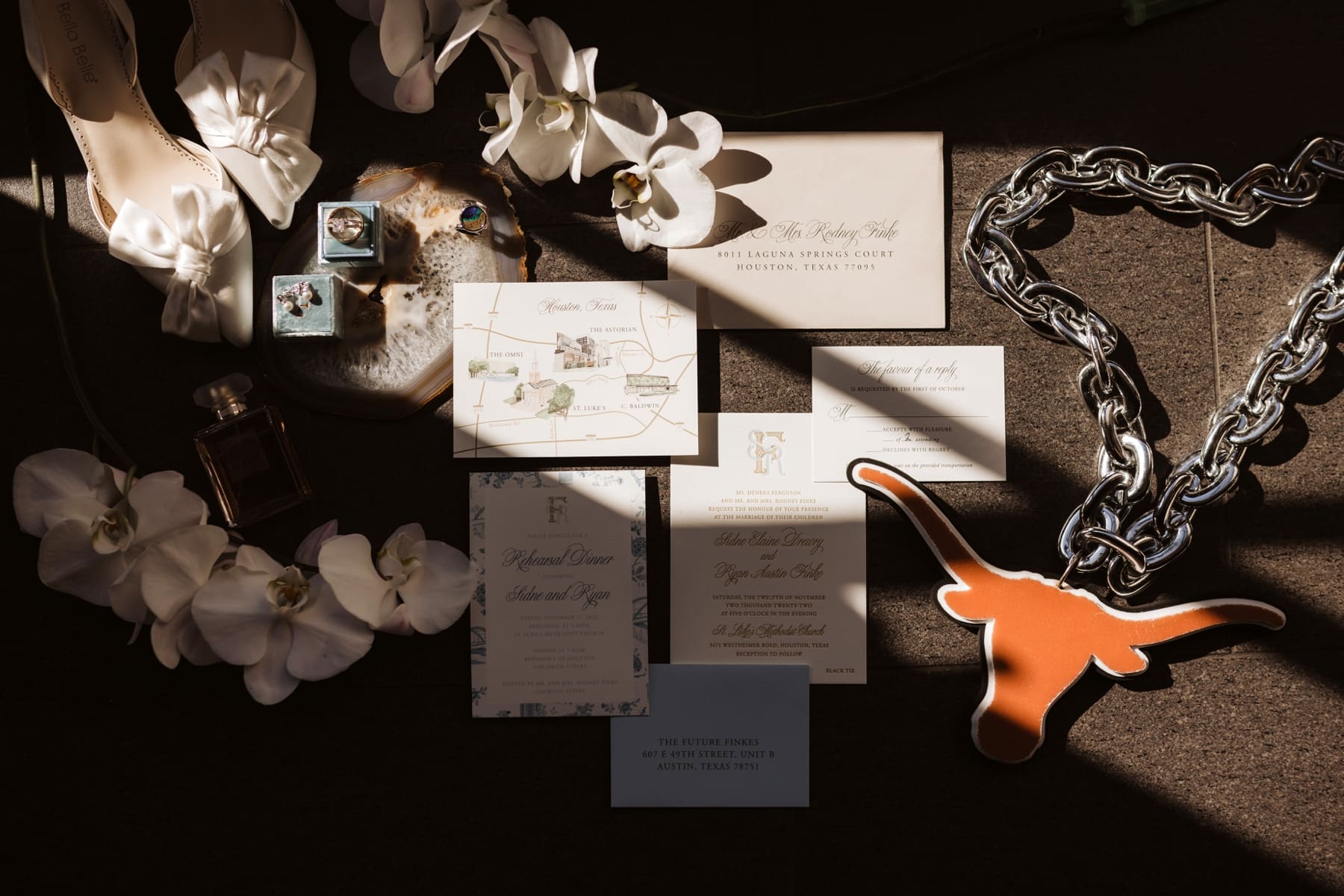 Luxury Wedding Day in Houston, Texas at the Astorian | Texas Longhorn Wedding with DKR cake | Kelly O'Connor Photography