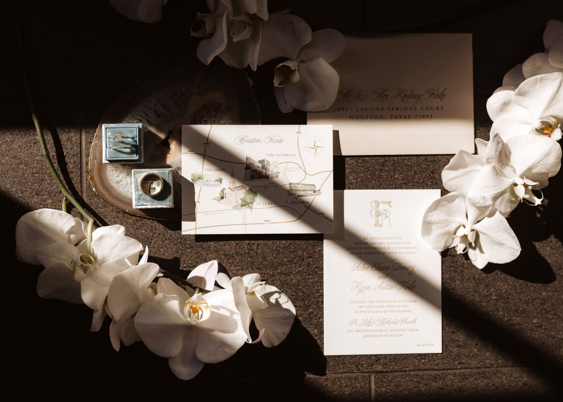 Luxury Wedding Day in Houston, Texas at the Astorian | Texas Longhorn Wedding with DKR cake | Kelly O'Connor Photography