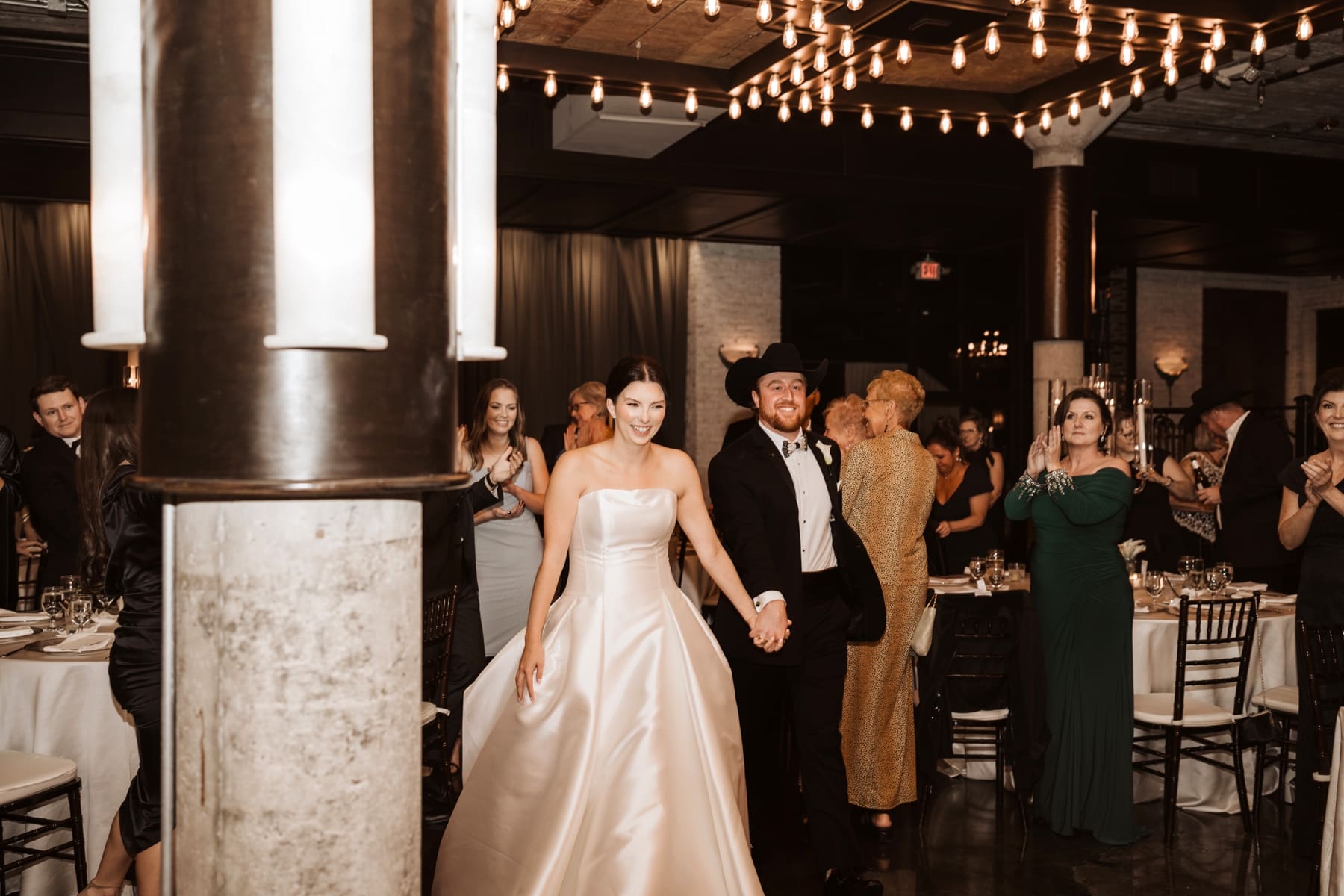 Luxury Wedding Day in Houston, Texas at the Astorian | Texas Longhorn Wedding with DKR cake | Kelly O'Connor Photography