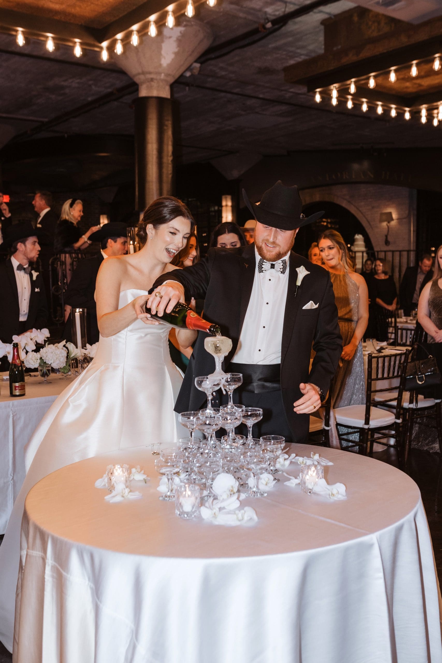Luxury Wedding Day in Houston, Texas at the Astorian | Texas Longhorn Wedding with DKR cake | Kelly O'Connor Photography