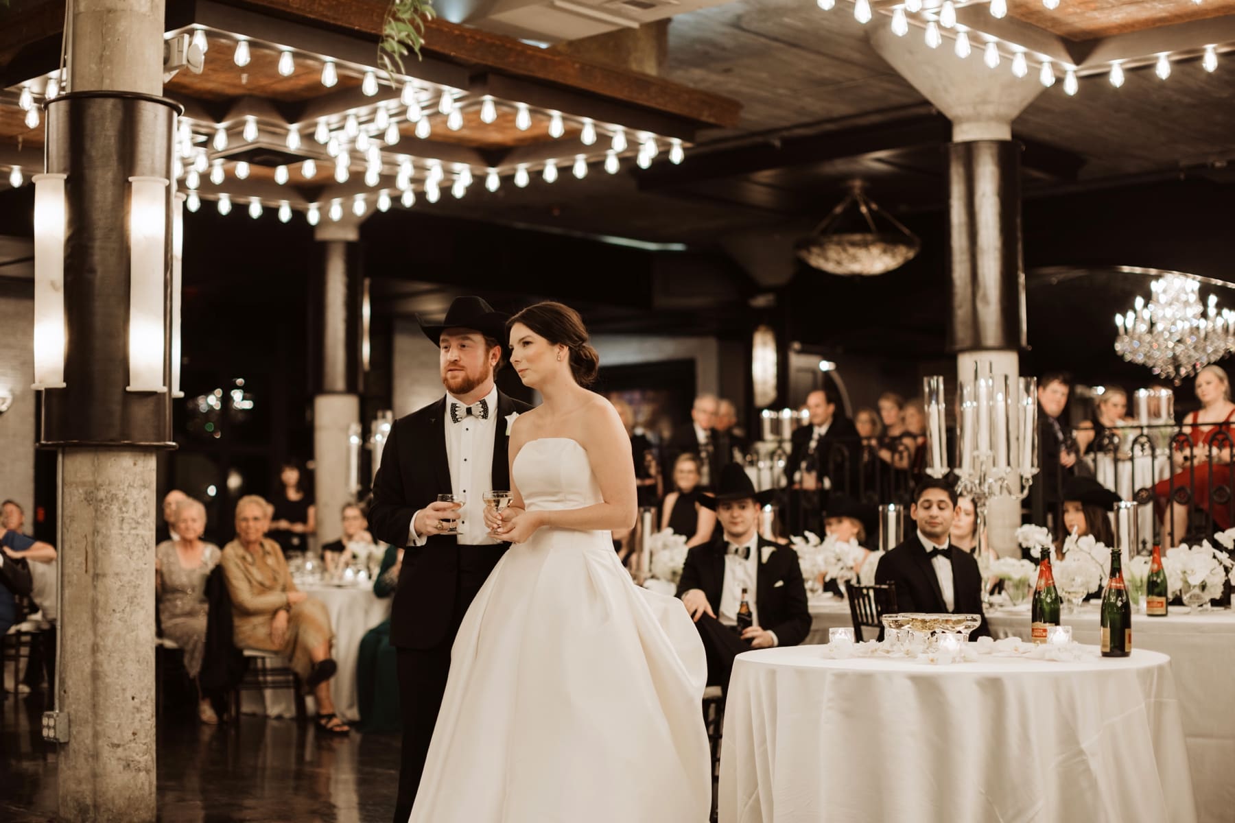 Luxury Wedding Day in Houston, Texas at the Astorian | Texas Longhorn Wedding with DKR cake | Kelly O'Connor Photography