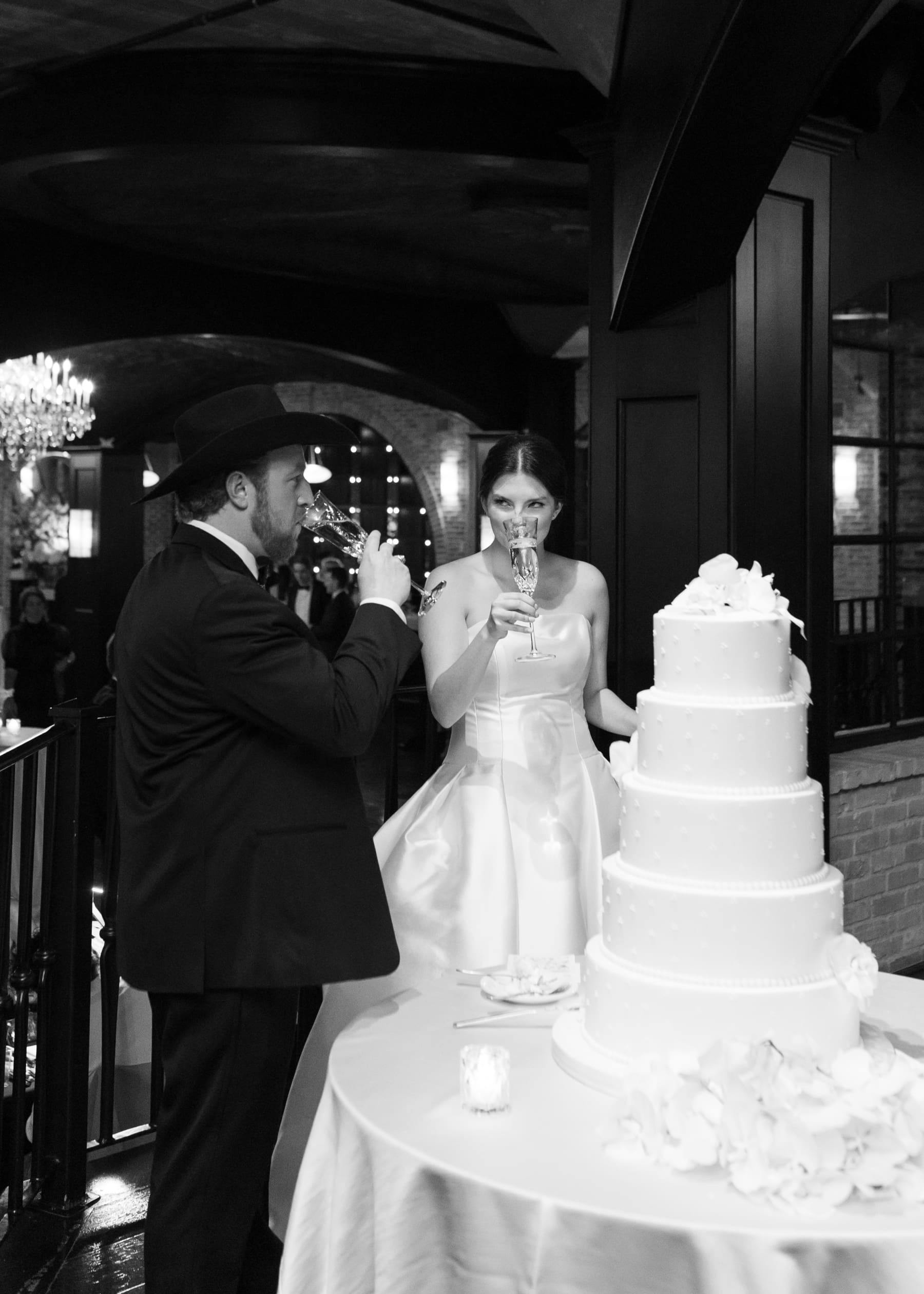 Luxury Wedding Day in Houston, Texas at the Astorian | Texas Longhorn Wedding with DKR cake | Kelly O'Connor Photography