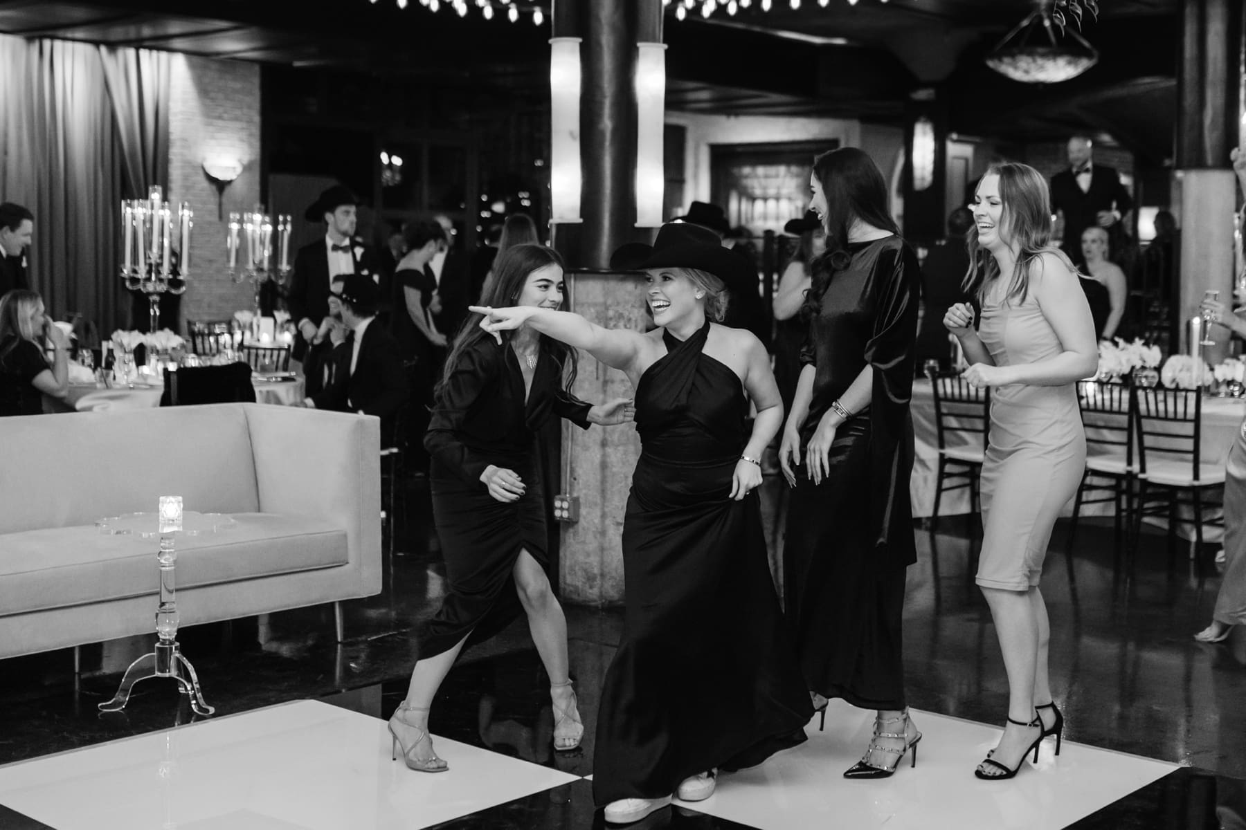 Luxury Wedding Day in Houston, Texas at the Astorian | Texas Longhorn Wedding with DKR cake | Kelly O'Connor Photography