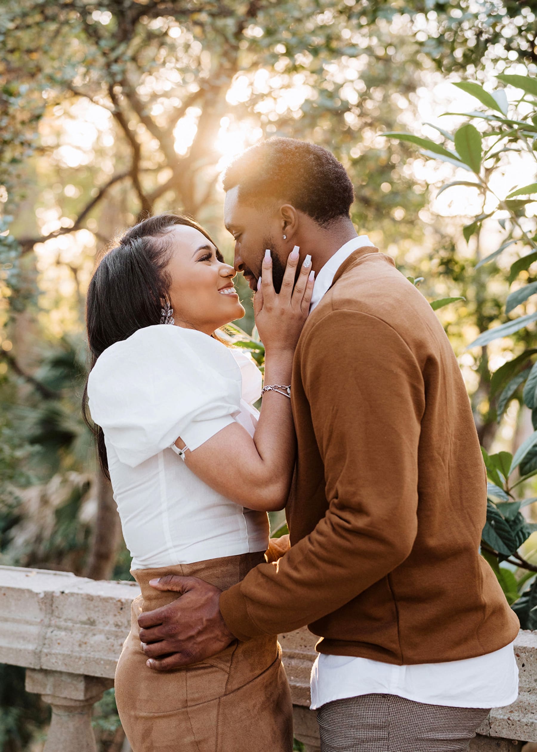 Laguna Gloria engagement session in Austin, TX for a colorful a chic backdrop. | 10 Best Engagement and Portrait Session Locations in Austin, TX | Kelly O'Connor Photography 