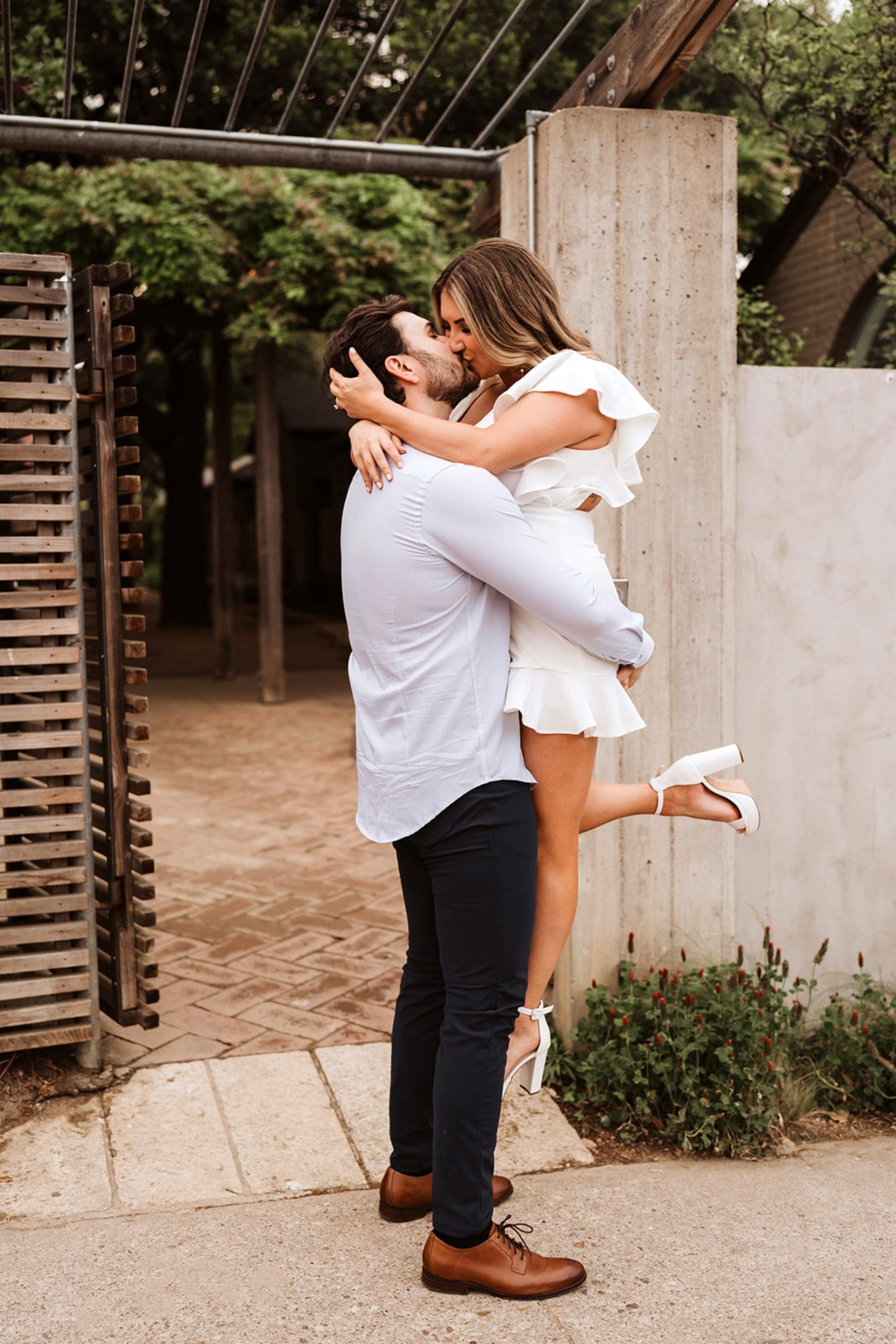 South Congress Engagement Session in Austin, TX | 10 Best Engagement and Portrait Session Locations in Austin, TX | Kelly O'Connor Photography 