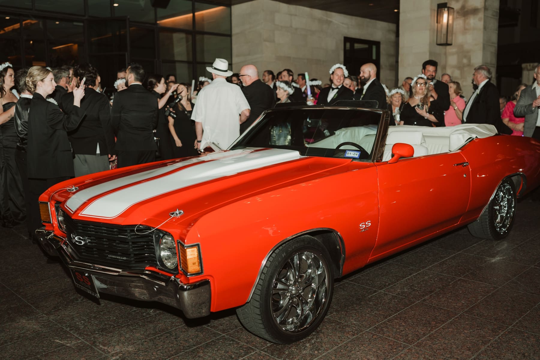 Classic White Wedding Reception at the Four Seasons Austin | Spring Wedding in Texas | Kelly O'Connor Photography