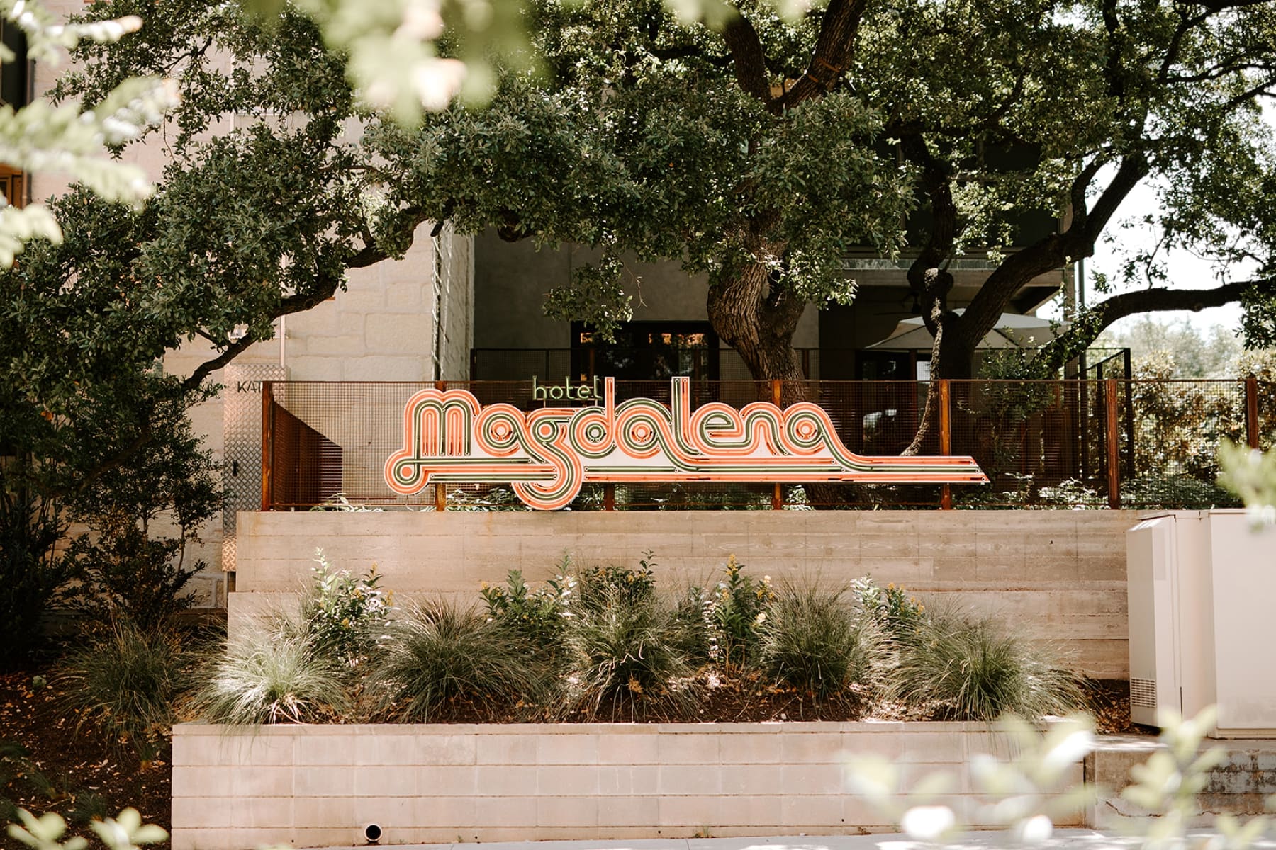 Warm & Natural Wedding Day at Hotel Magdelena in Austin, Texas