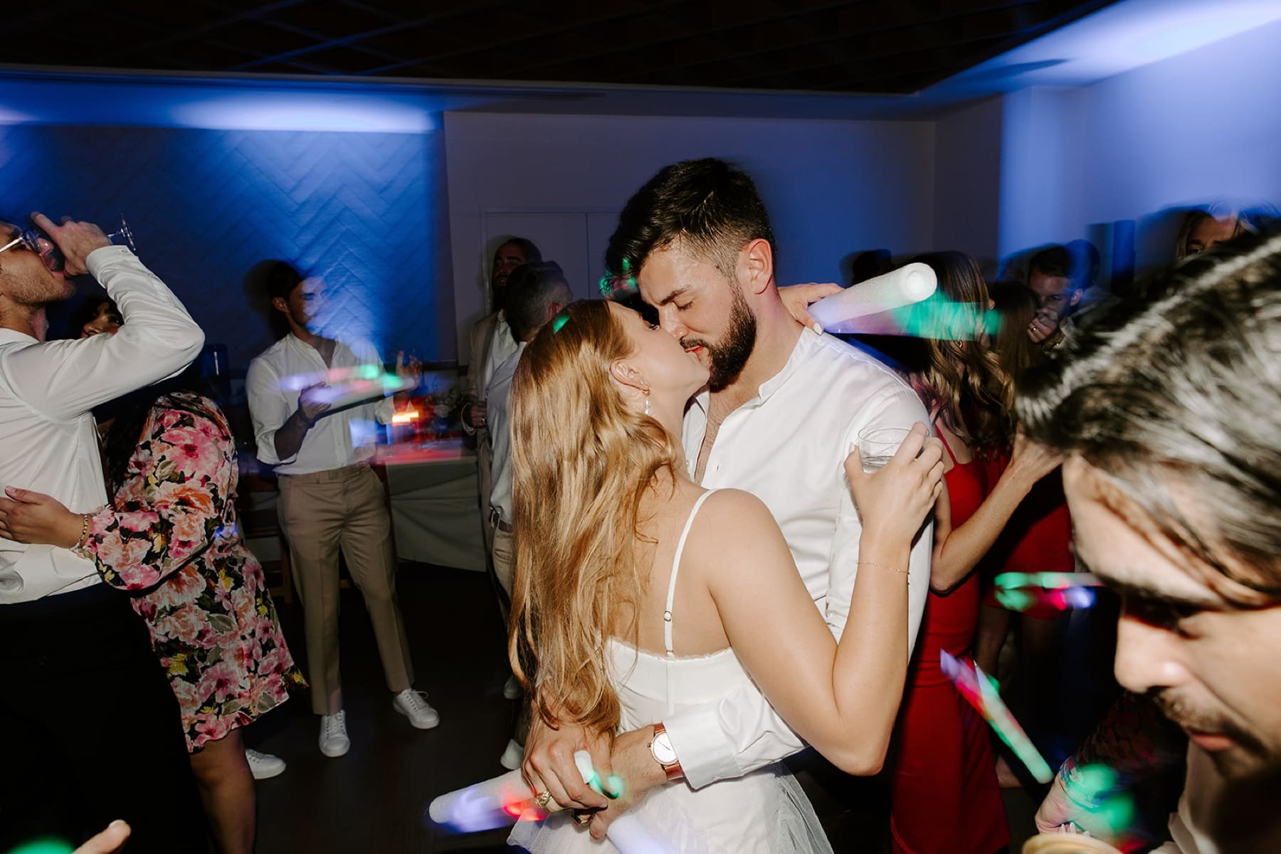 Outdoor wedding reception under twinkle lights in Hotel Magdelena courtyard in Austin, Texas. | Kelly O'Connor Photography