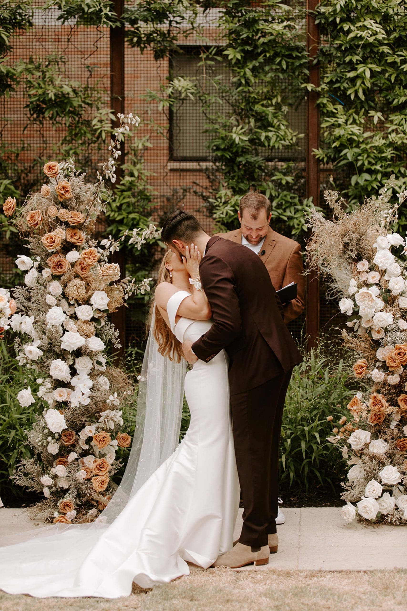 Outdoor wedding ceremony at Hotel Magdelena in Austin, Texas